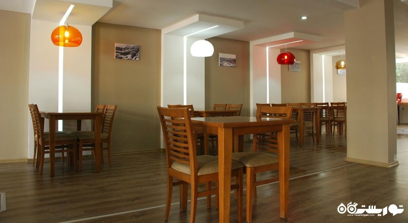 فضای سرپوشیده رستوران کاکتوس